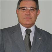 Como professor de português, sociologia e filosofia, meu objetivo é fornecer aos alunos uma eduProfessor de Ensino Médio - On-line